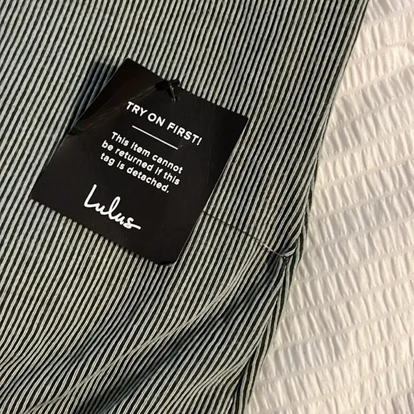 Lulus sage green ribbed sleeveless maxi dress. Size large. New with tags - Picture 5 of 6